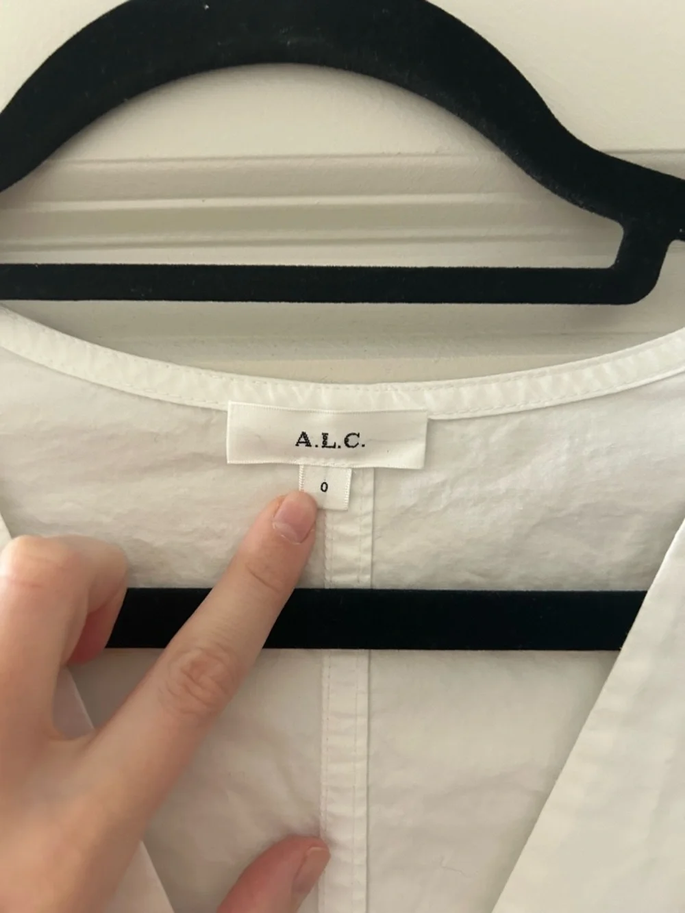A.L.C. Oversized White Button-Down V-Neck, US0 - Picture 2 of 6